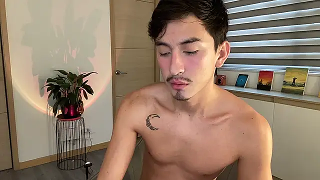 sweettaaron01 online show from October 2025 05:35:02 PM