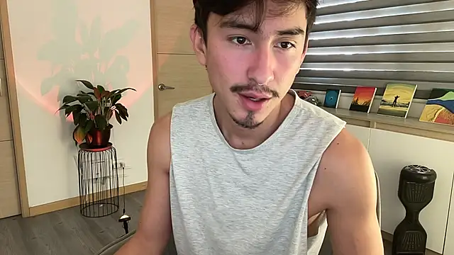 sweettaaron01 online show from October 2025 06:09:01 PM