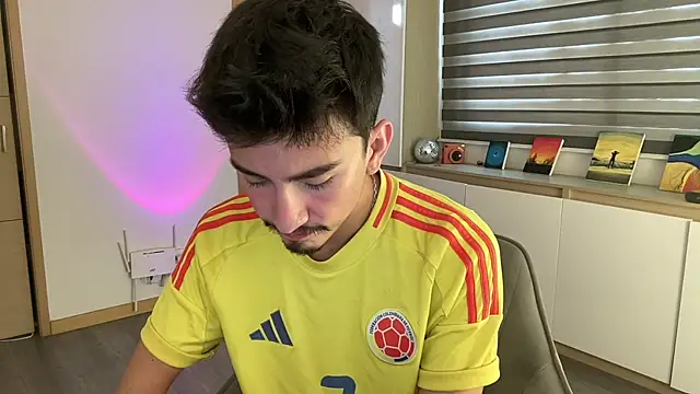 sweettaaron01 online show from November 2025 06:08:01 PM