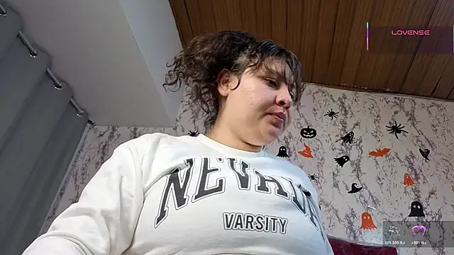 Larissa Antonella online show from November 2025 03:41:01 AM