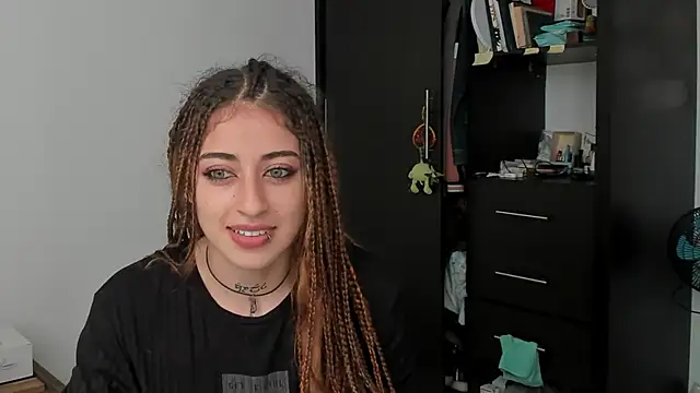 Snapshot of star_shooting8 chatting on September 2025 09:47:02 PM star shooting8 online show from September 2025 09:47:02 PM