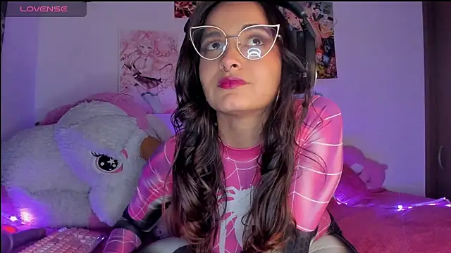 Snapshot of Maki_sins chatting on October 2025 06:03:01 AM Maki sins online show from October 2025 06:03:01 AM