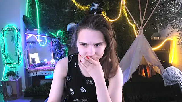 Snapshot of TessaMill chatting on October 2025 05:16:02 AM TessaMill online show from October 2025 05:16:02 AM