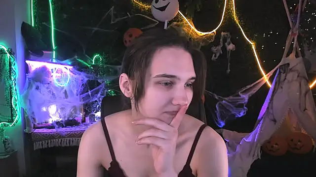 Snapshot of TessaMill chatting on October 2025 09:13:01 AM TessaMill online show from October 2025 09:13:01 AM