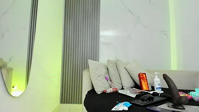 Snapshot of kiaratentation chatting on September 2025 10:32:02 PM kiaratentation online show from September 2025 10:32:02 PM