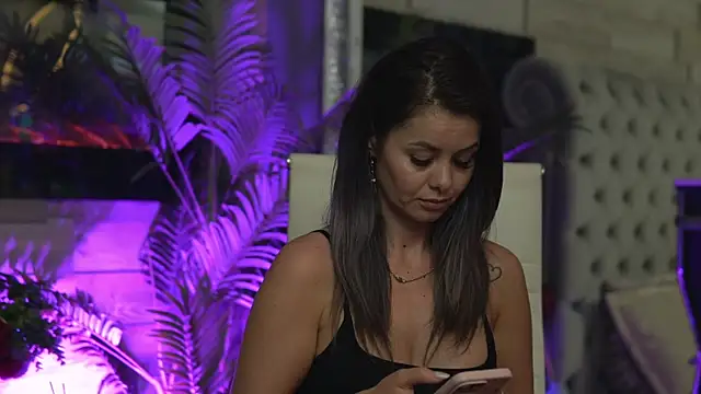 Snapshot of SeductiveMom chatting on September 2025 03:17:02 AM SeductiveMom online show from September 2025 03:17:02 AM