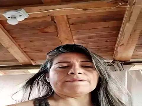 Snapshot of Emma_Henderson chatting on October 2025 04:02:02 PM Emma Henderson online show from October 2025 04:02:02 PM