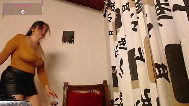 Snapshot of Emma_Henderson chatting on December 2025 11:07:01 AM Emma Henderson online show from December 2025 11:07:01 AM