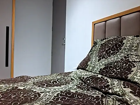 Vince-18 online show from November 2025 06:51:02 PM