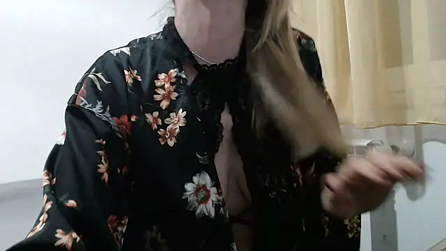 SerenaMilf online show from February 2026 09:00:02 PM