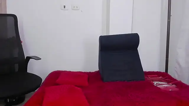 miaroberts69 online show from May 2026 12:30:02 AM