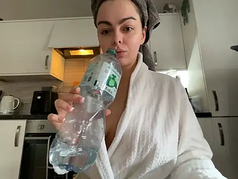 Snapshot of FrancescaXO chatting on February 2026 09:27:02 AM FrancescaXO online show from February 2026 09:27:02 AM