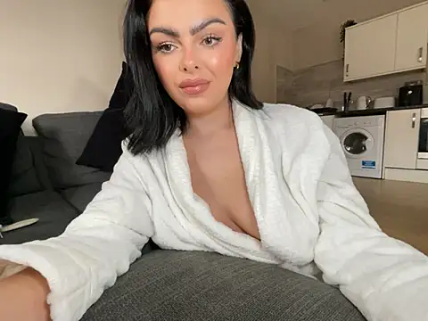 Snapshot of FrancescaXO chatting on February 2026 02:14:01 PM FrancescaXO online show from February 2026 02:14:01 PM