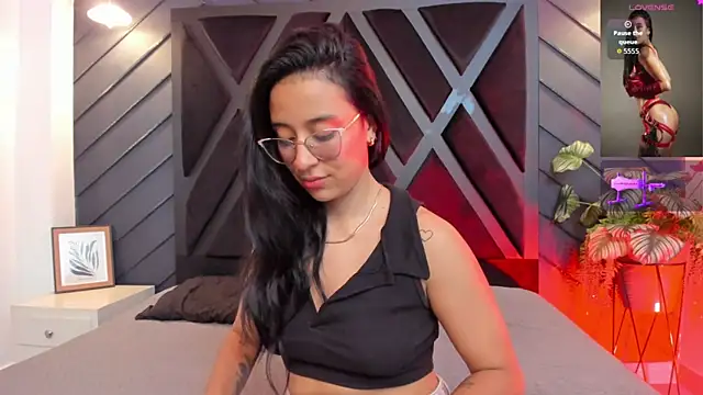 zoe martins  online show from October 2025 04:49:02 PM