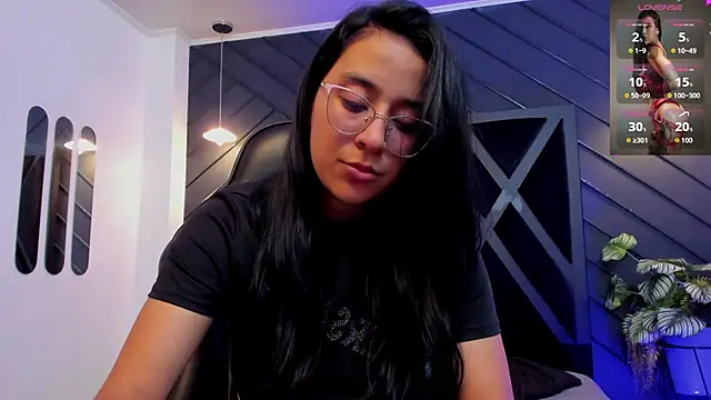 zoe martins  online show from October 2025 05:55:01 PM