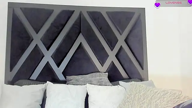 zoe martins  online show from May 2026 05:43:02 PM