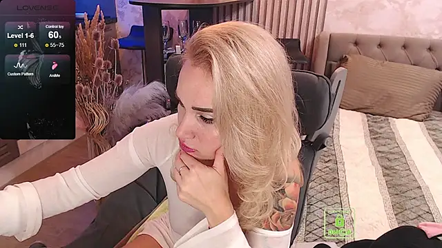 FreeBerryMILF online show from December 2025 08:35:01 PM