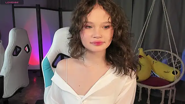 EmilyChaves online show from October 2025 02:27:01 PM