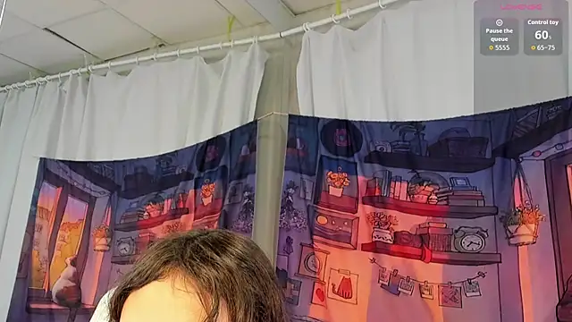 EmilyChaves online show from November 2025 06:29:01 PM