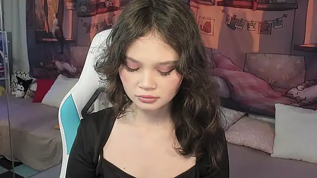 EmilyChaves online show from November 2025 11:03:01 AM