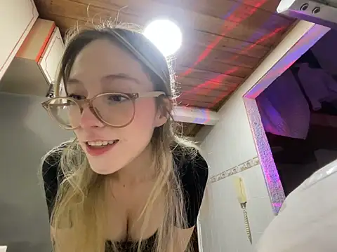 ReenKitty online show from April 2026 03:17:01 AM