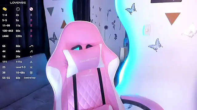 Snapshot of luciamature_ chatting on November 2025 09:05:02 PM luciamature online show from November 2025 09:05:02 PM