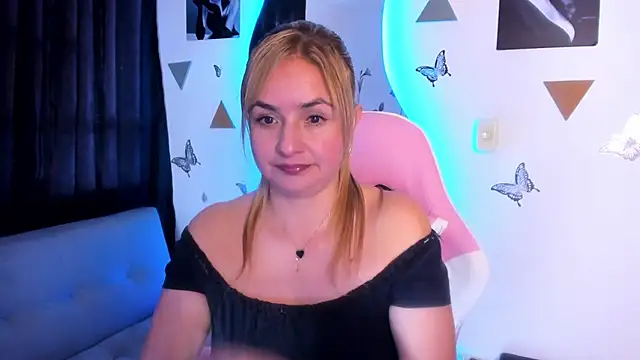 Snapshot of luciamature_ chatting on December 2025 08:47:01 PM luciamature online show from December 2025 08:47:01 PM