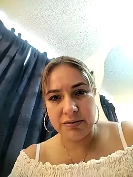 Snapshot of luciamature_ chatting on February 2026 09:41:01 PM luciamature online show from February 2026 09:41:01 PM