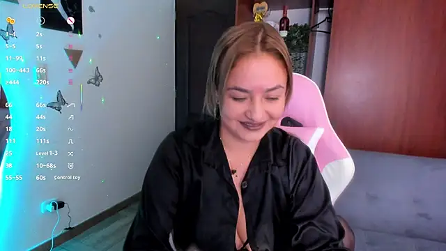 Snapshot of luciamature_ chatting on February 2026 12:04:02 AM luciamature online show from February 2026 12:04:02 AM