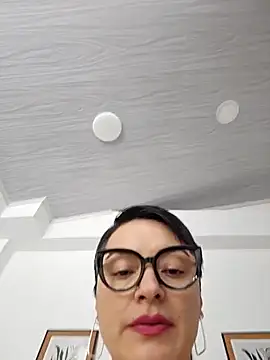 Daniela Leonn online show from September 2025 07:27:01 PM