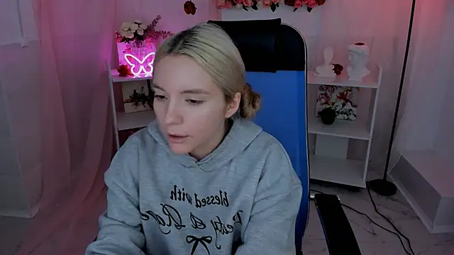 AuroraWrenfield online show from September 2025 07:41:01 AM