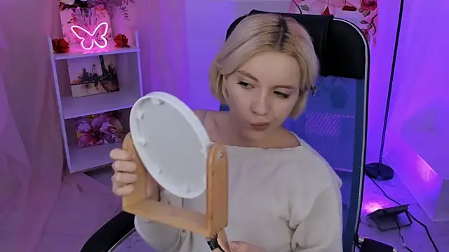 AuroraWrenfield online show from November 2025 10:14:02 AM