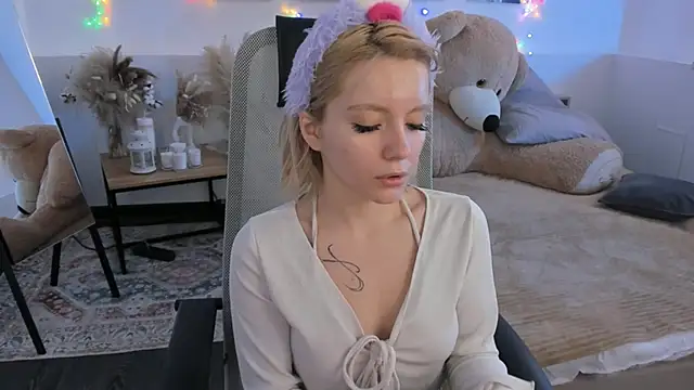 AuroraWrenfield online show from February 2026 04:22:01 AM