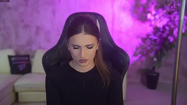 Goldie Flame online show from December 2025 07:18:01 PM