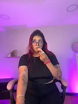 Snapshot of Aphriil__ chatting on October 2025 08:06:02 PM Aphriil online show from October 2025 08:06:02 PM