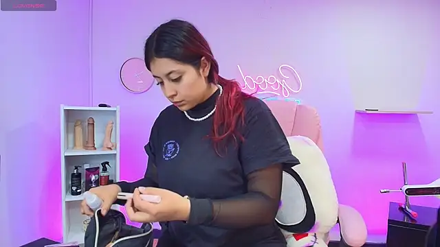 Snapshot of Aphriil__ chatting on October 2025 07:47:02 PM Aphriil online show from October 2025 07:47:02 PM