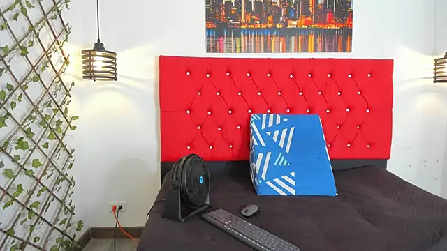 carolinacrus01 online show from October 2025 01:20:01 PM