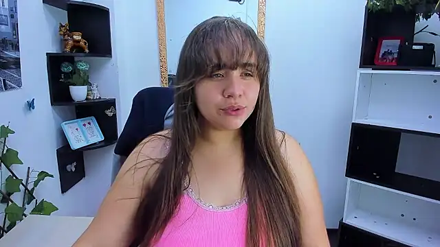 Snapshot of LucyOwen_18 chatting on January 2026 03:00:02 AM LucyOwen 18 online show from January 2026 03:00:02 AM