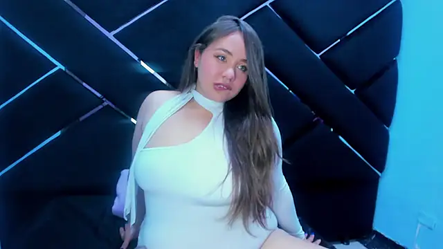 Snapshot of LucyOwen_18 chatting on February 2026 02:46:01 PM LucyOwen 18 online show from February 2026 02:46:01 PM