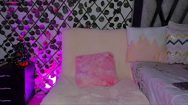 Snapshot of isabel_jaames chatting on November 2025 06:23:02 PM isabel jaames online show from November 2025 06:23:02 PM