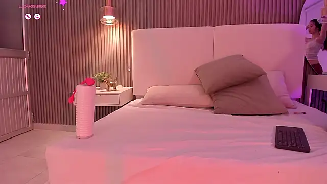 Snapshot of juliie_star chatting on March 2026 02:26:01 AM juliie star online show from March 2026 02:26:01 AM