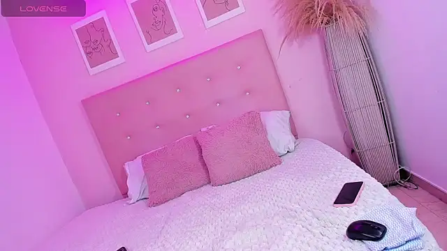 ANNIE DOLCE  online show from October 2025 09:46:01 PM