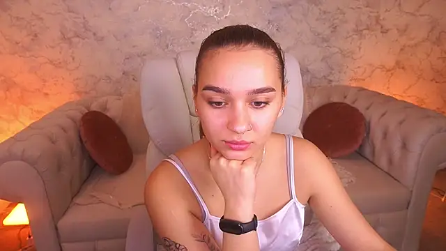 UrMuseOn online show from November 2025 08:04:02 AM