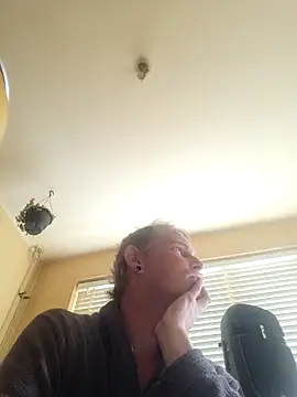 piercingpik online show from May 2026 12:33:02 PM