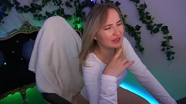 SofieBloom online show from September 2025 03:56:01 PM