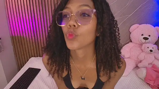 Snapshot of biancaa_18 chatting on May 2026 07:33:02 PM biancaa 18 online show from May 2026 07:33:02 PM
