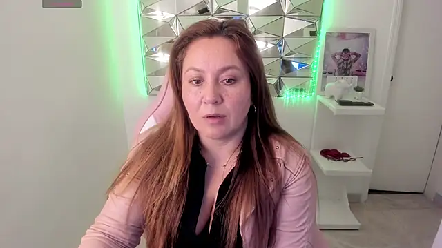 Snapshot of camixxx_m chatting on October 2025 01:00:01 PM camixxx m online show from October 2025 01:00:01 PM