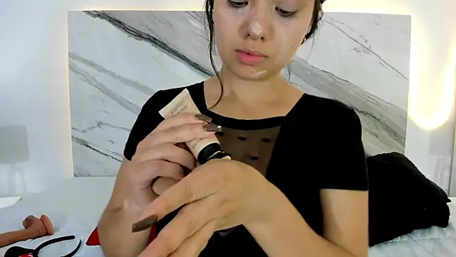 thamiina  online show from October 2025 07:02:01 PM