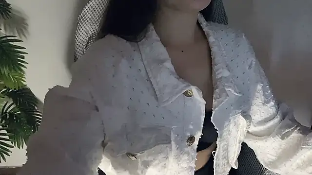 LiLi Sweetie online show from November 2025 02:35:01 AM