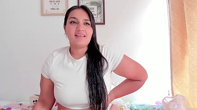 selena jhonson online show from September 2025 03:56:02 PM